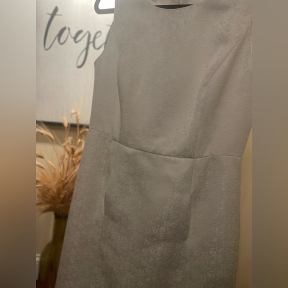 Jones Wear White Dress - Floral Patterned Fabric - Picture 8 of 13